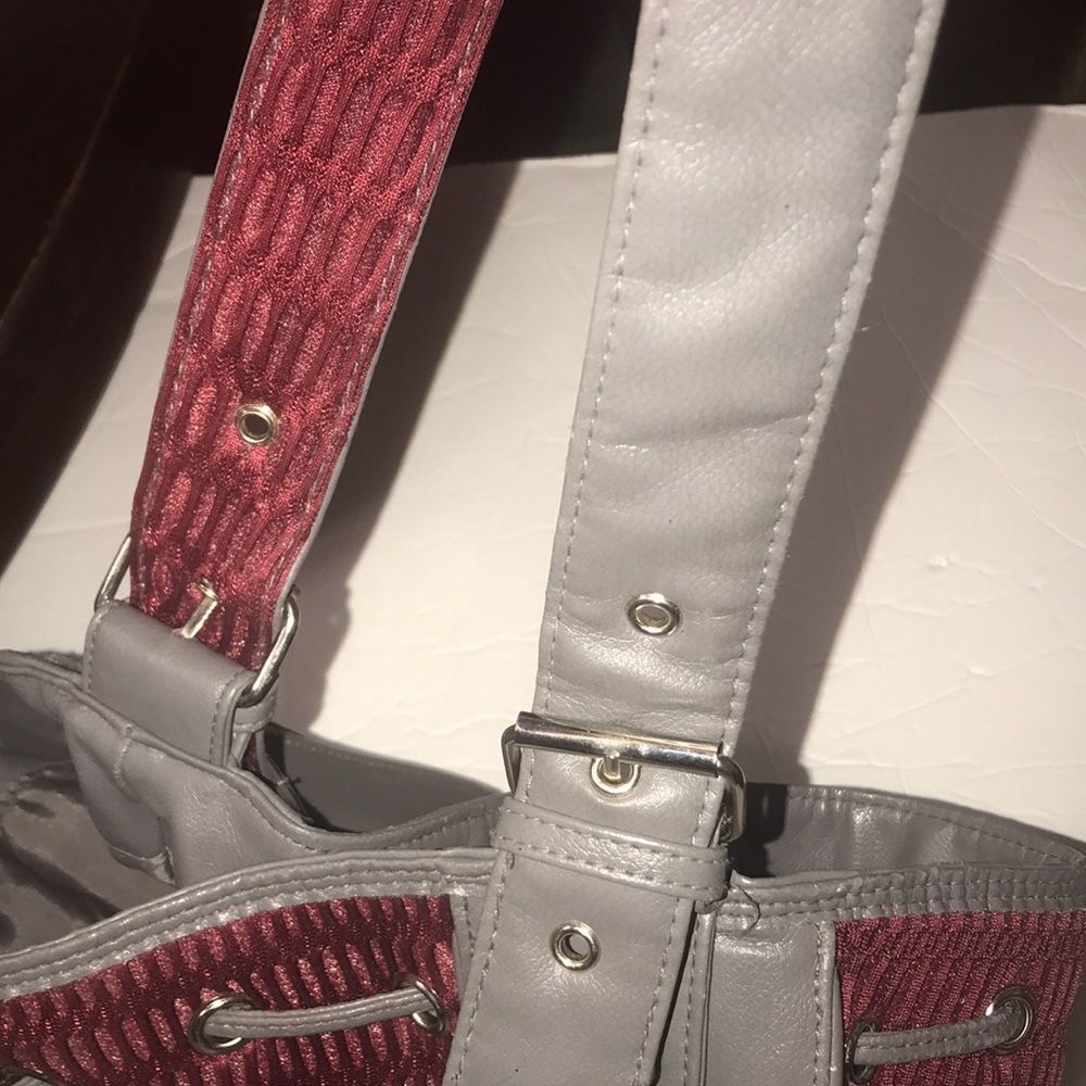 Women’s VT Bucket Bag - Picture 8 of 10